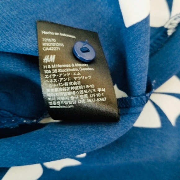 DIVIDED by H&M Navy Boxy Fit Crop “Bow” Top - Picture 11 of 14